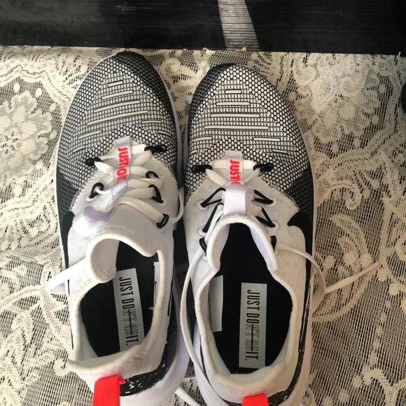 Nike - Picture 5 of 8